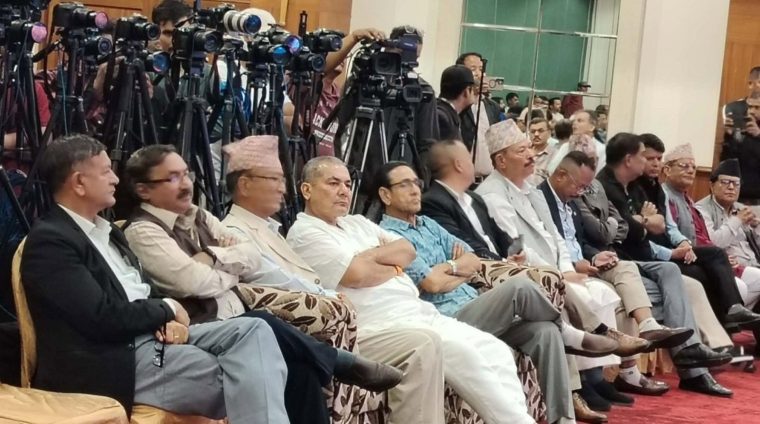 दुर्गा प्रसाईंको कार्यक्रममै आत्म हत्याको चेतावनी दुई महिलाको विरोधले मच्चियो हलचल